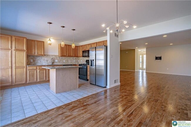 Building Photo - 1753 Pinewind Dr