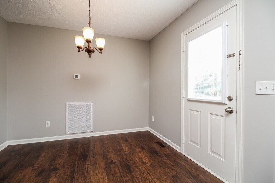 Building Photo - 2055 Gardendale Dr