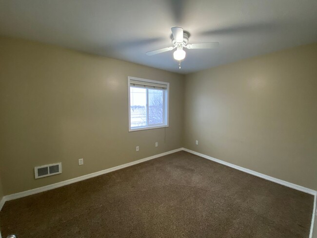 Building Photo - 2 Bed / 1.5 Bath Townhome - Idaho Falls