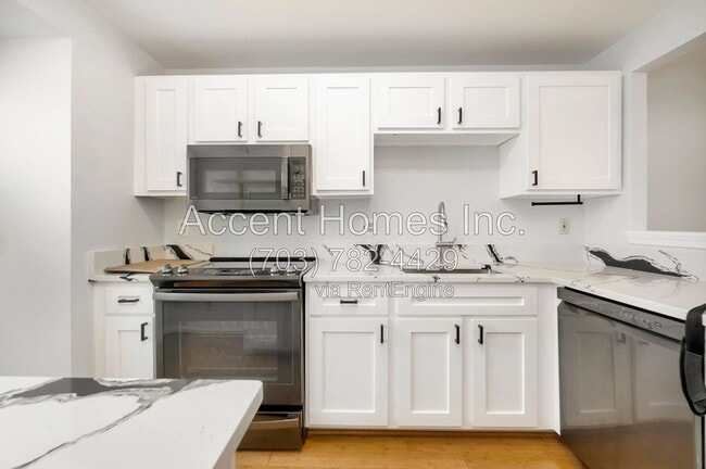 Building Photo - 5818 Wescott Hills Way