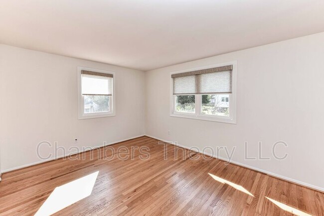 Building Photo - 5212 Montgomery St