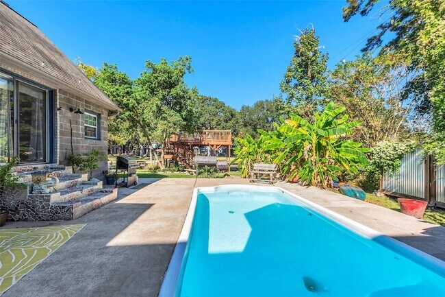 Building Photo - 13392 Southshore Dr