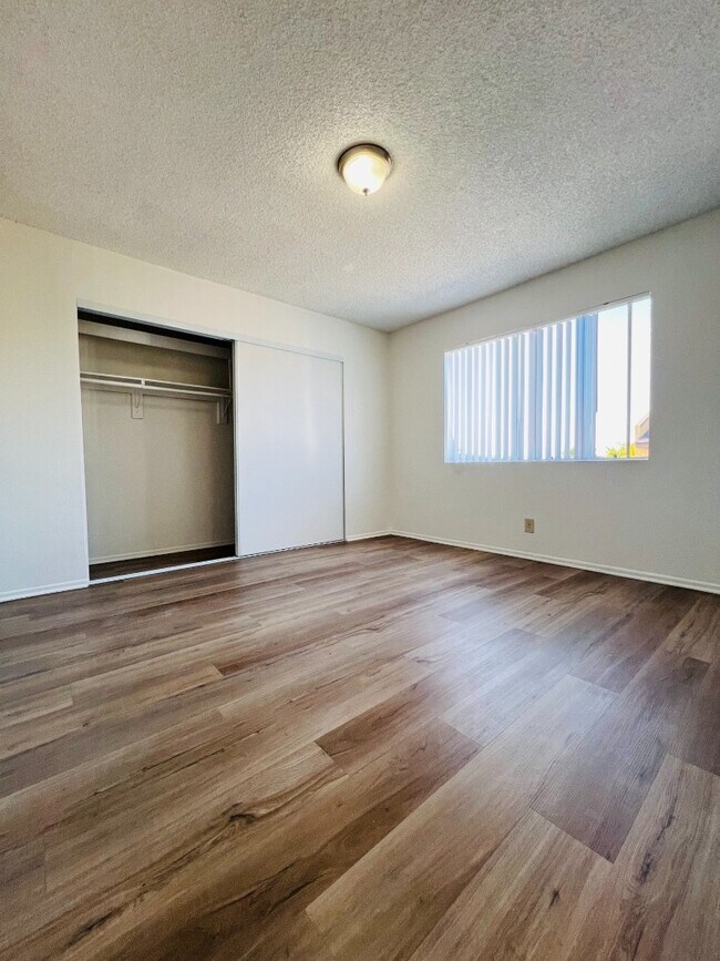 Building Photo - Light-Filled 4-Bed in San Pedro | Garage Parking, Utilities Included, Prime Location