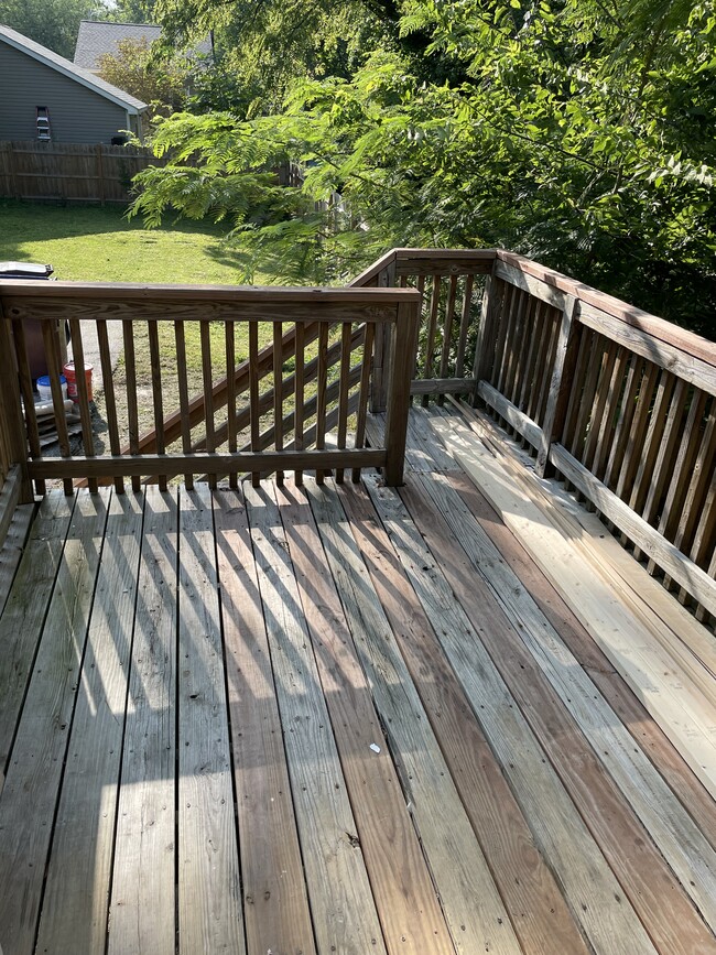 deck in back off kitchen - 3219 Dix Ave