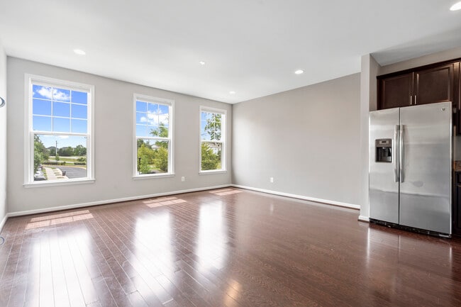 Building Photo - 42298 Lancaster Woods Sq