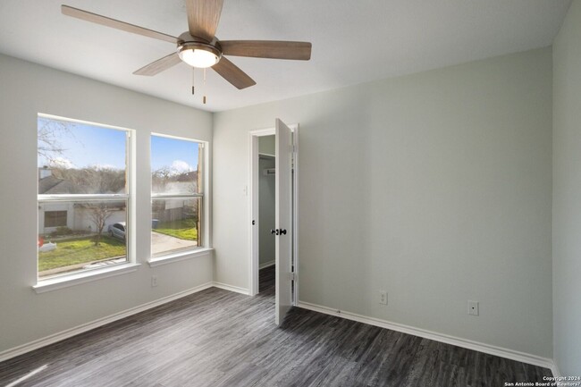 Building Photo - Beautiful, fully remodeled 3 bedroom, 2.5 ...