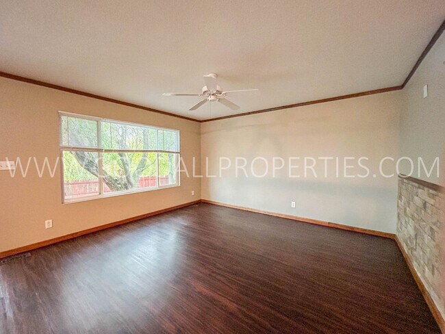 Building Photo - 3 Bedroom, 2.5 Bathroom in Waukee