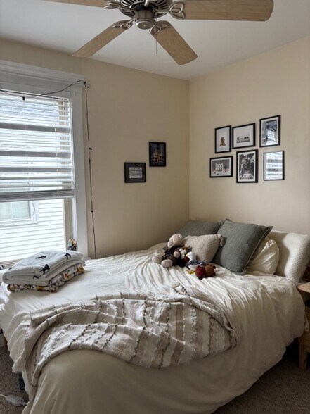 Building Photo - 13 Home St