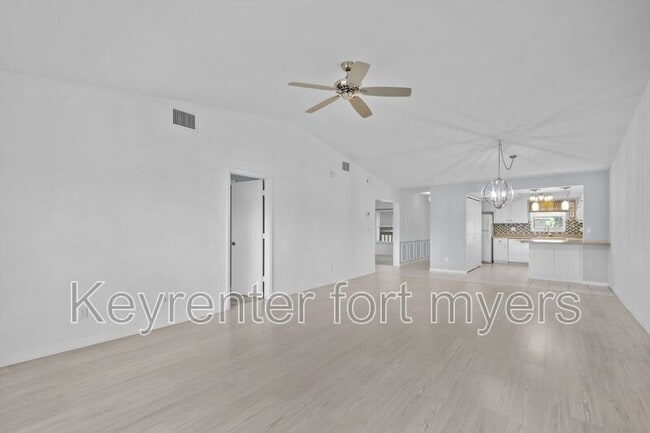 Building Photo - 15350 Moonraker Ct