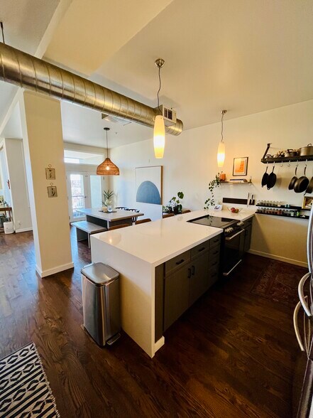 Building Photo - 1521 Central St