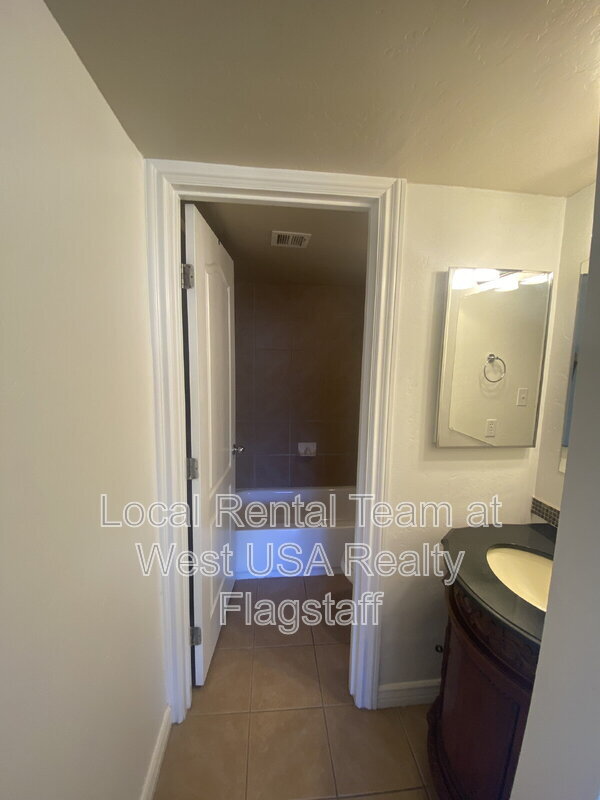 Building Photo - 3200 S Litzler Dr
