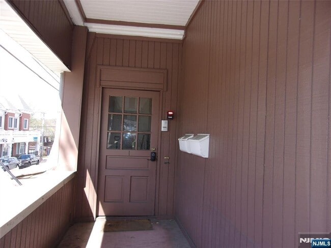 Building Photo - 1 Hawthorne Ave