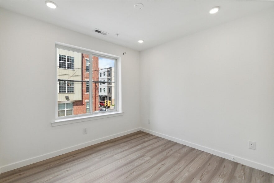 Building Photo - 1338 N 15th St