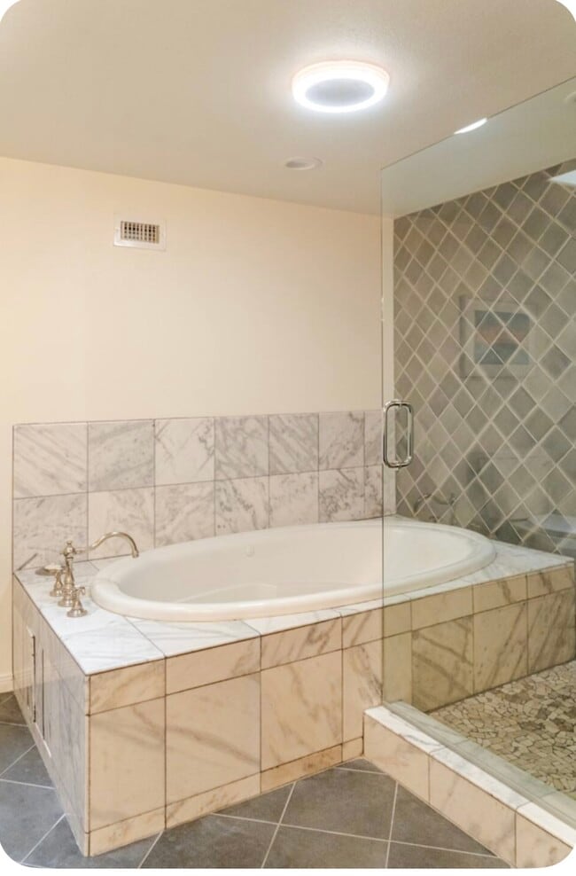 Building Photo - 212 Ocean Dr