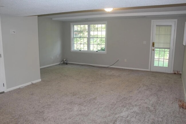 Building Photo - 609 Holly Hill Dr