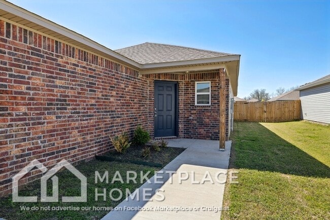 Building Photo - 981 E Starling St