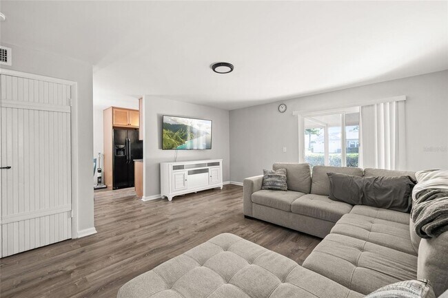 Building Photo - 3267 39th St S