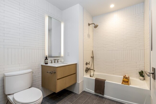 Building Photo - 720 Clinton St