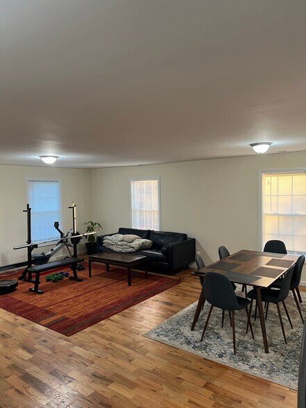 Building Photo - 136 Cooper St