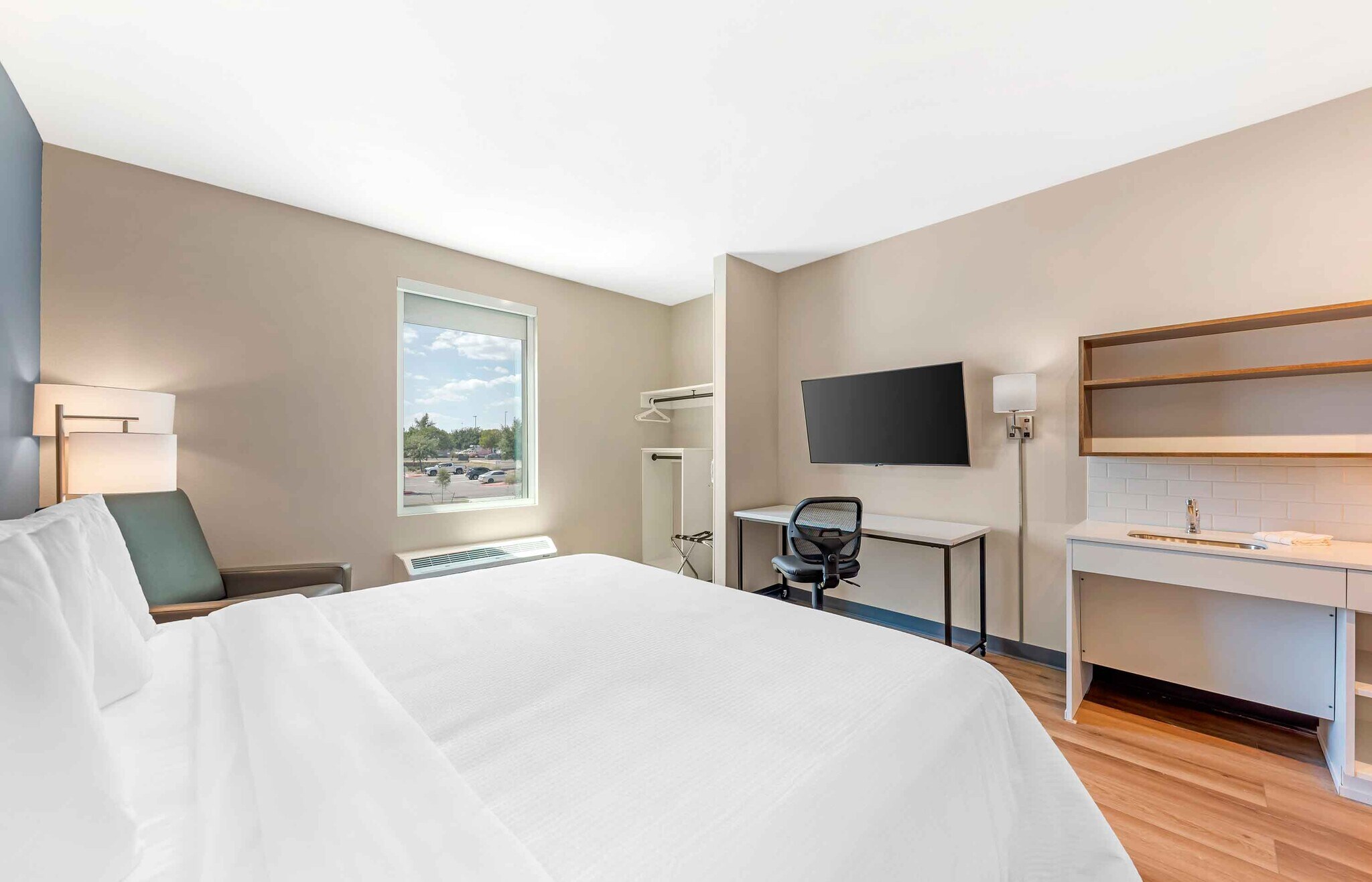 Building Photo - Furnished Studio-Kyle