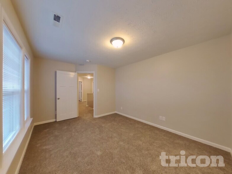 Building Photo - 3338 Deerbrook Dr