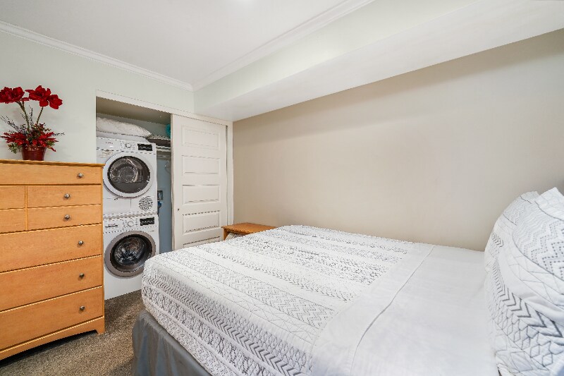 Building Photo - 300 S 700 E