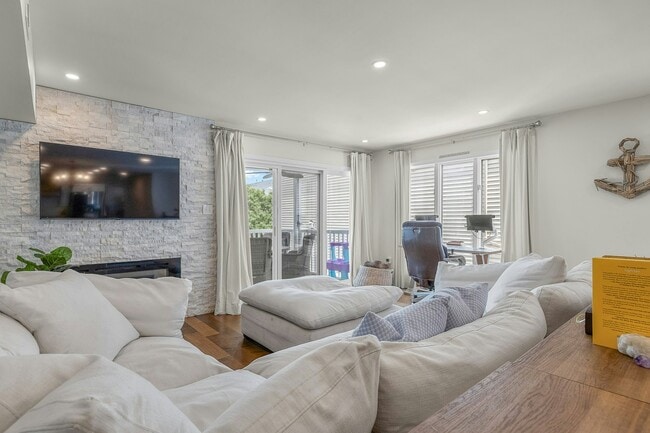 Building Photo - 3203 Page Ave