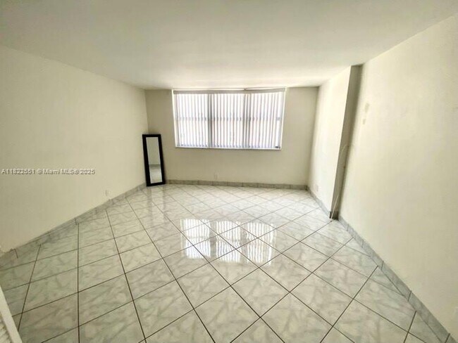 Building Photo - 9225 Collins Ave