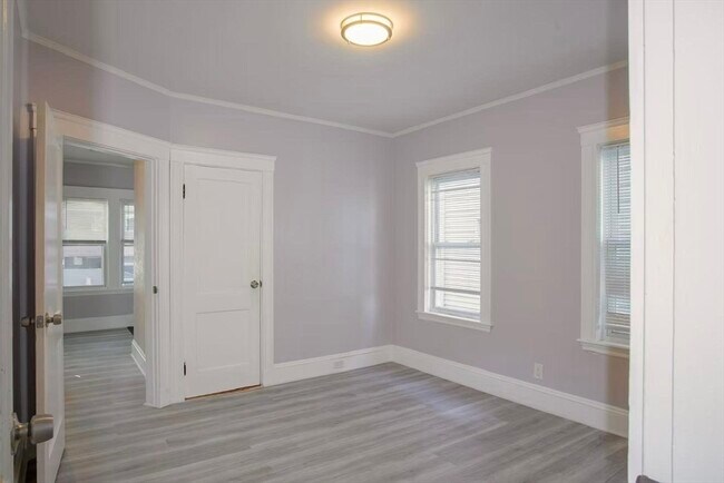 Building Photo - 287 Medford St