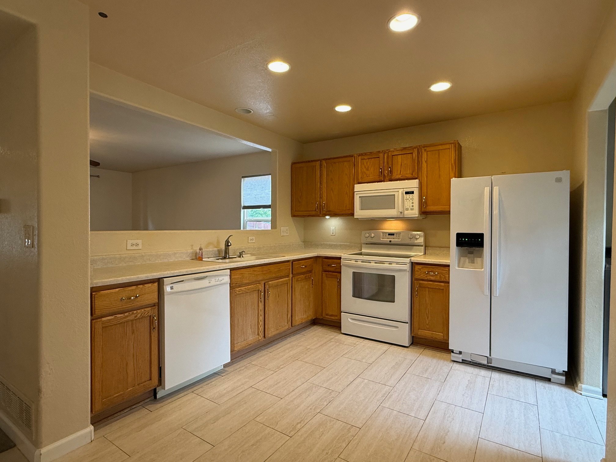 Building Photo - 5222 E 100th Way