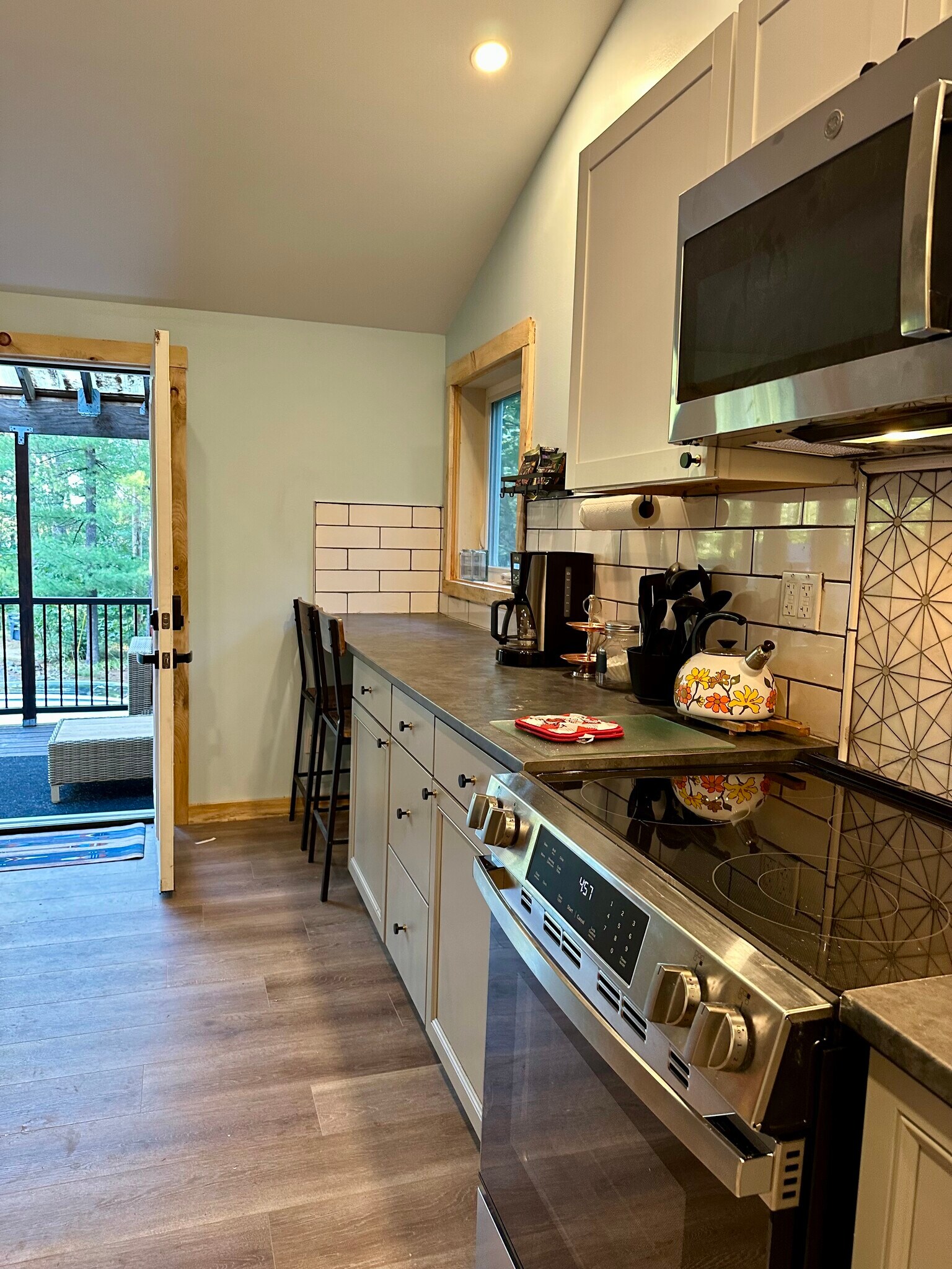 kitchen - 63 Hall Rd