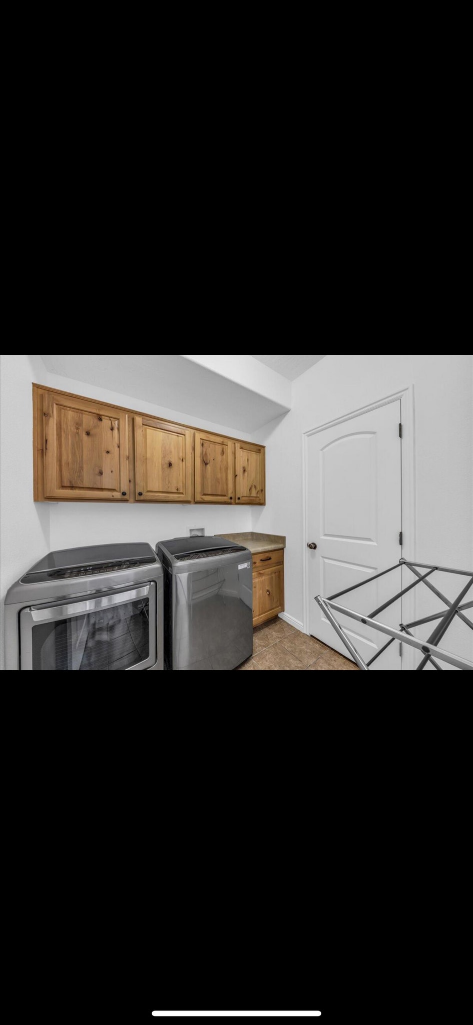 Building Photo - 1277 W Las Hurdes Dr