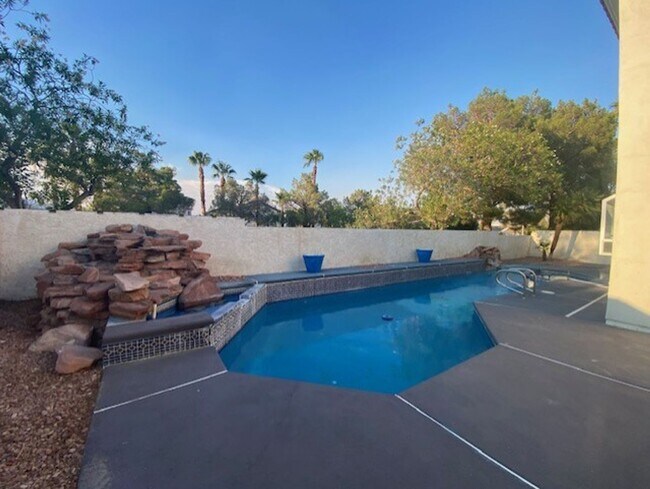 Building Photo - 8132 Bay Harbor Dr
