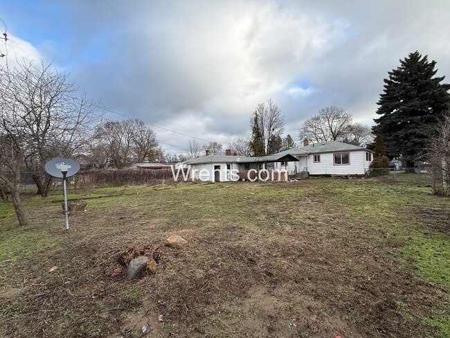 Building Photo - $500 Off Move in Special on Cute Three Bedroom Home