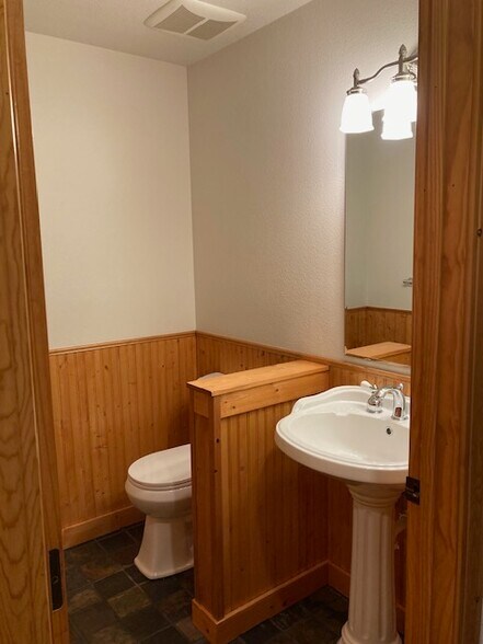 Building Photo - 18319 E Riverway Ave