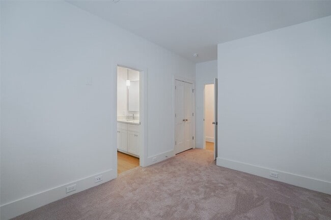 Building Photo - 7609 Victory Reserve St