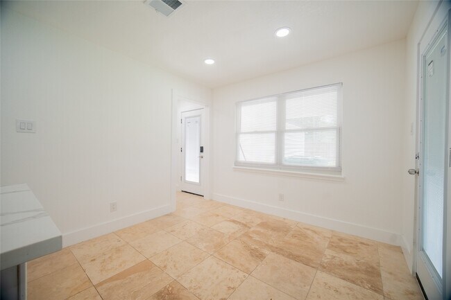Building Photo - 4815 Caris St