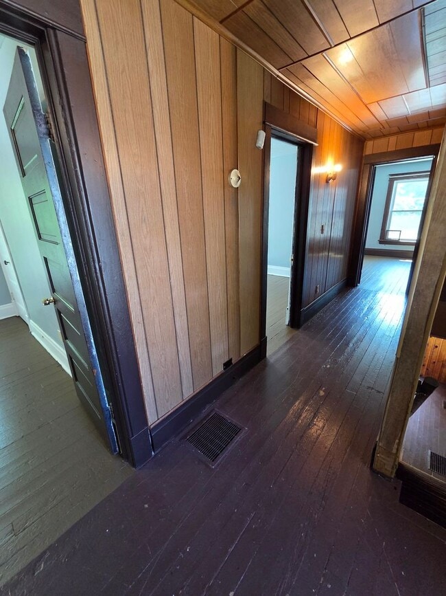 Building Photo - Single family home lower east side