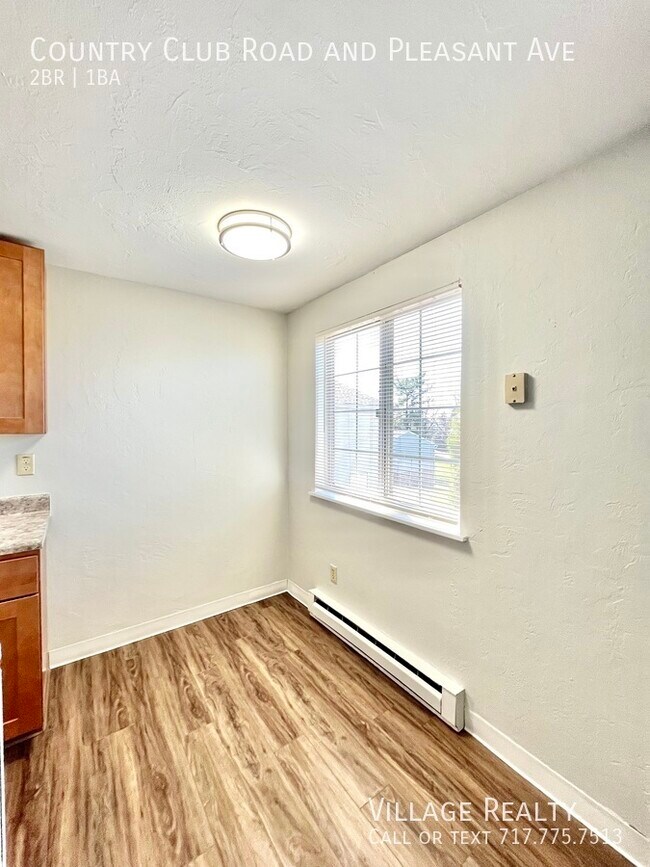 Building Photo - 615 Country Club Rd