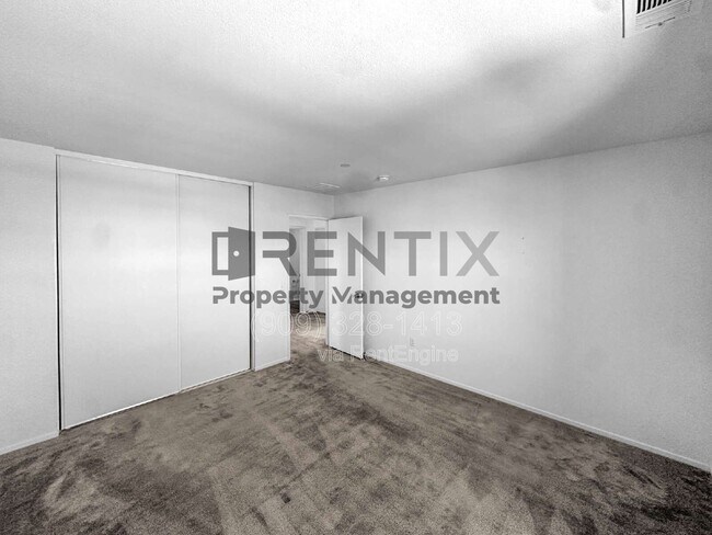Building Photo - 15739 Yosemite St