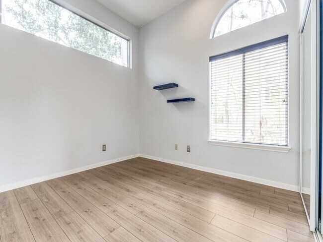 Building Photo - 39 N Lakeridge Cir