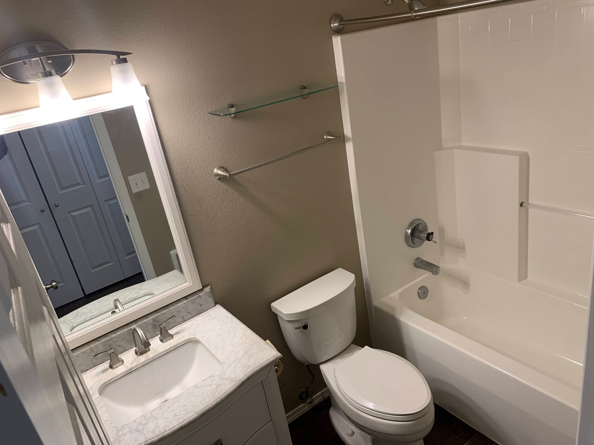 1b1b - 16049 SE Caruthers St
