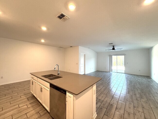 Building Photo - 5442 Limestone St