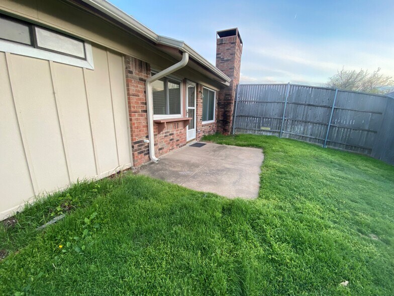 Side Yard - 3713 Glover Dr