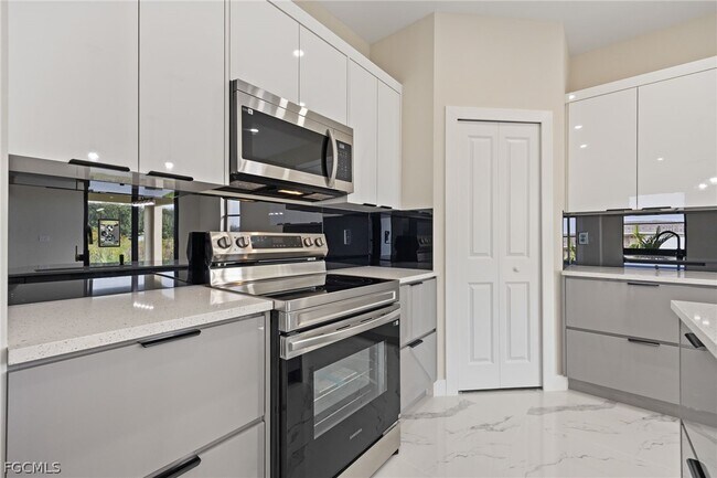 Building Photo - 2713 25th St SW