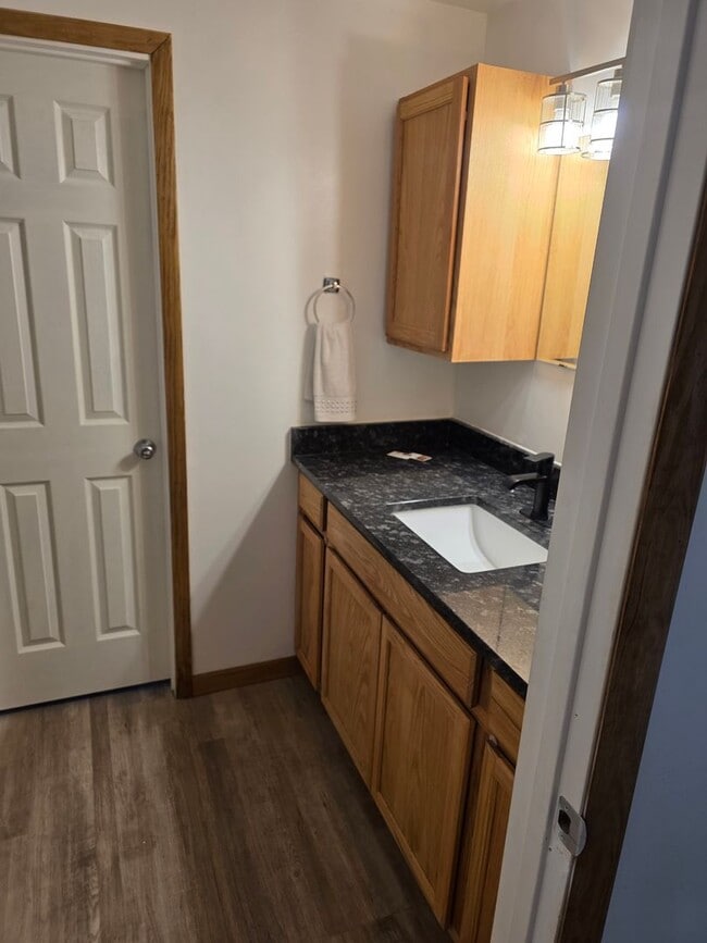 Building Photo - 2Bed 1Bath unit in a Great Location!!