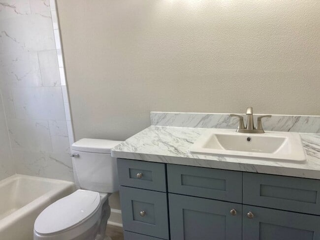 Building Photo - Islands Community Condo