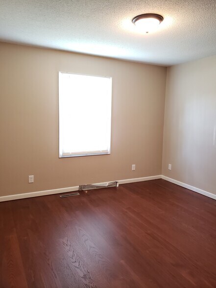 Building Photo - 1521 N Dakota Ave