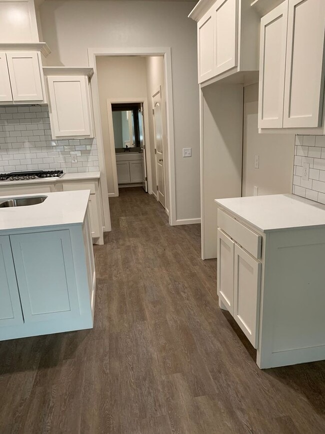 Building Photo - 3 bedroom, 2.5 bathroom, 2 car garage Gated Neighborhood