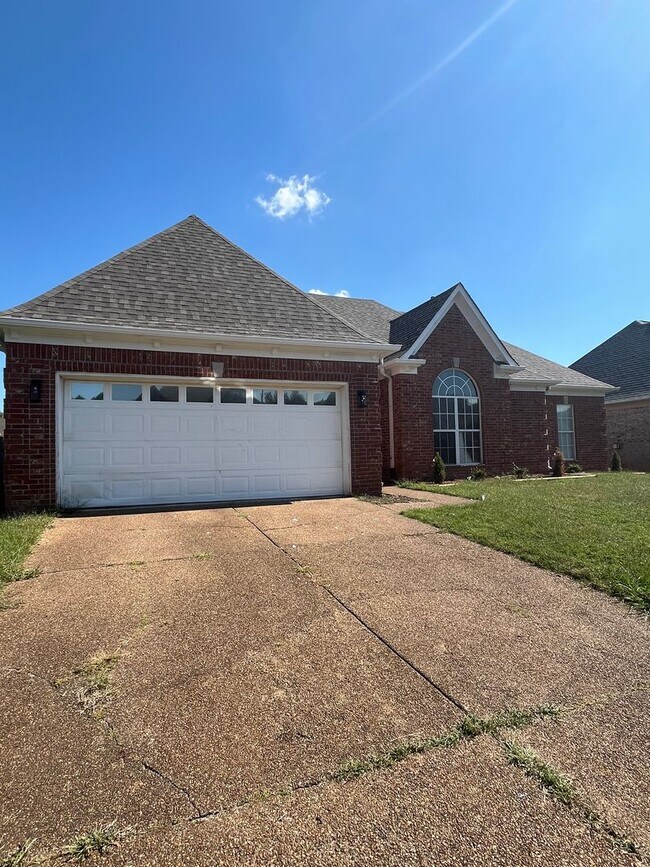 Building Photo - 1686 Frence Creek Cove N